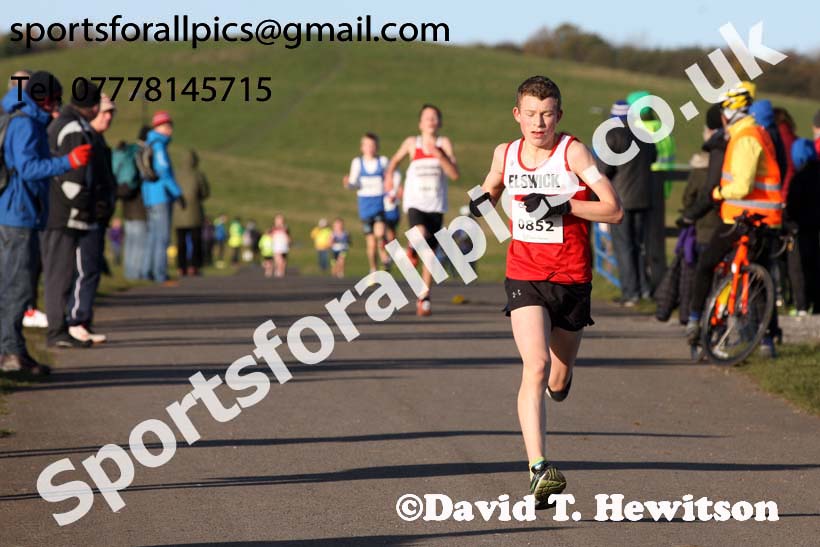 Boys and girls under-15s Heaton Harriers Memorial Road Races, Newcastle. Photo:  David T. Hewitson/Sports for All Pics